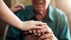 VIDEO Anchetă pentru omor la un azil al groazei din Dorohoi. Condiții de coșmar pentru bătrâni